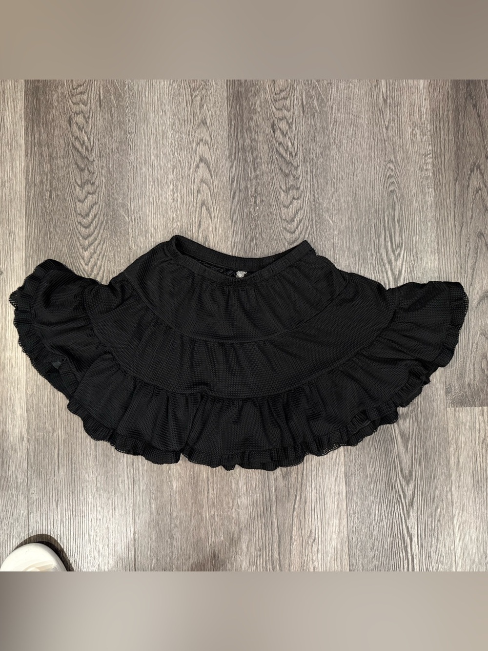 Super volume black skirt with special material